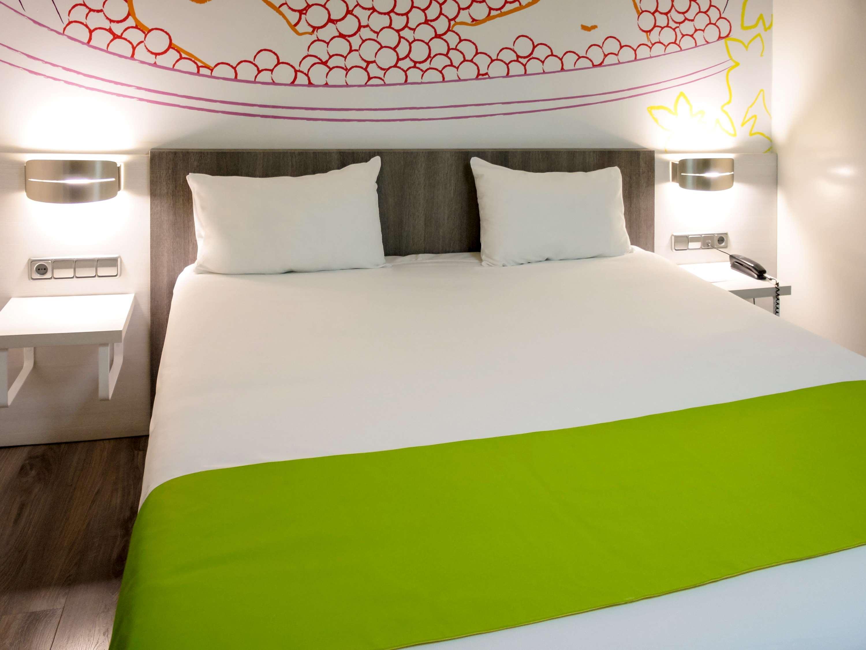 Отель Ibis Styles Madrid Prado Экстерьер фото