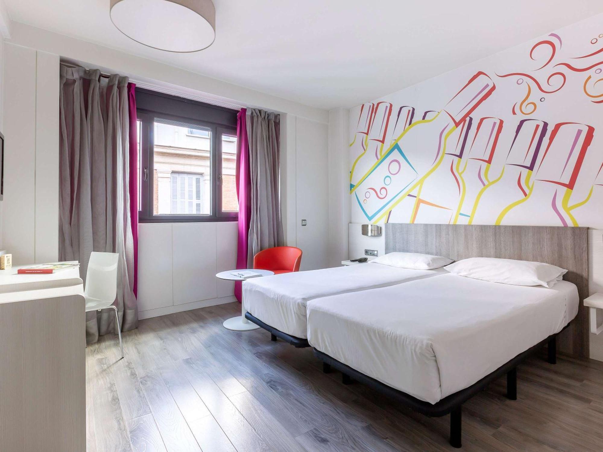 Отель Ibis Styles Madrid Prado Экстерьер фото