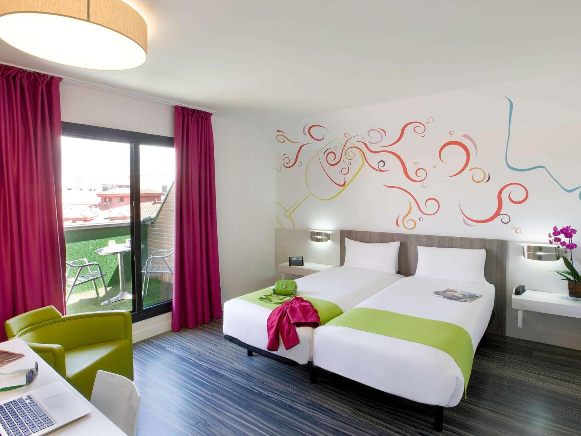 Отель Ibis Styles Madrid Prado Экстерьер фото