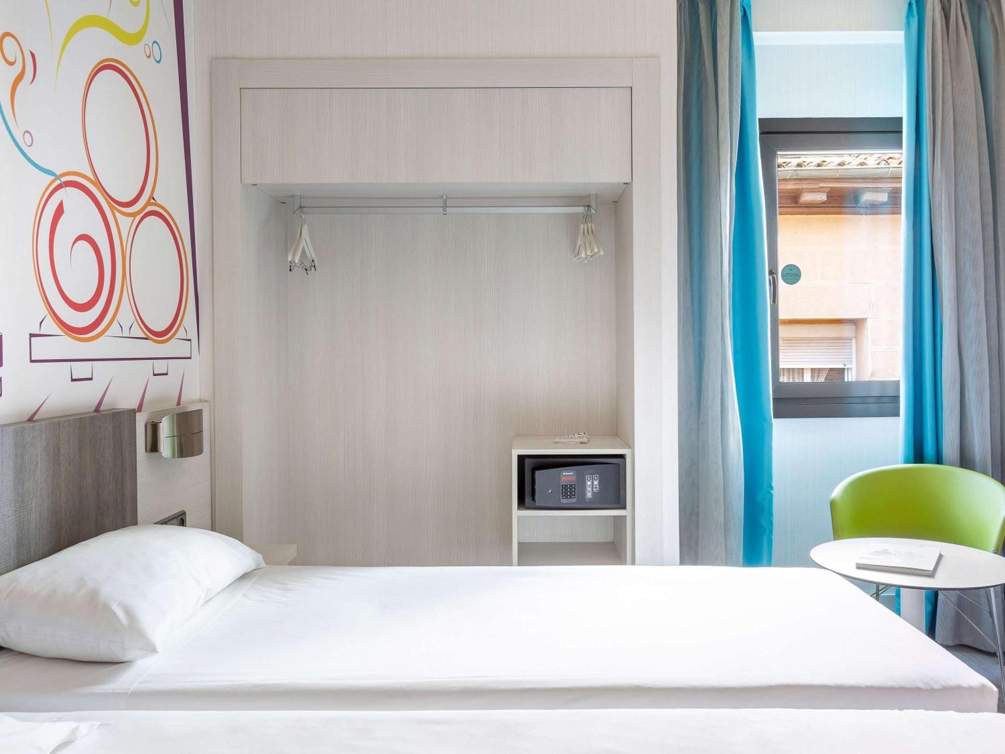 Отель Ibis Styles Madrid Prado Экстерьер фото