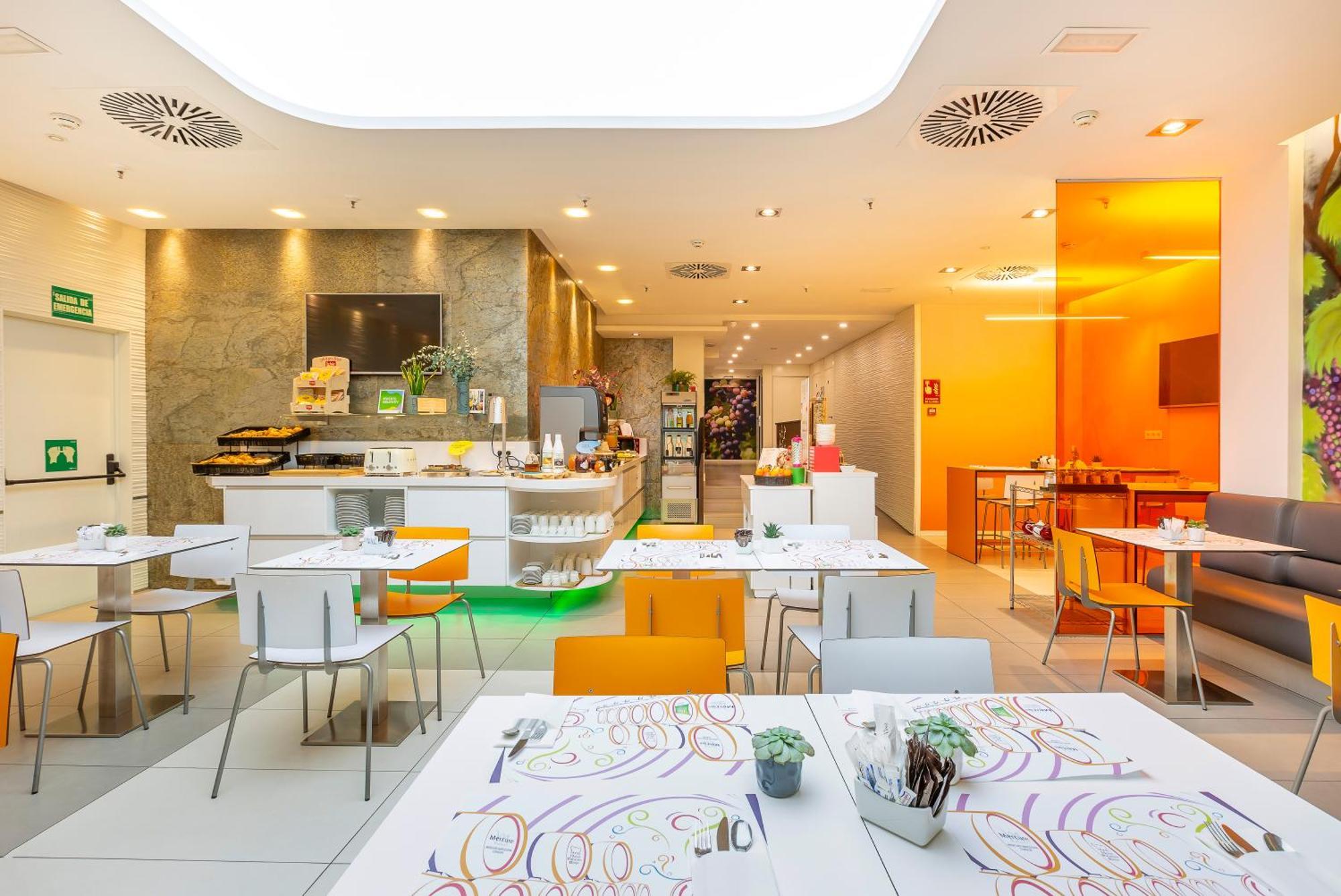 Отель Ibis Styles Madrid Prado Экстерьер фото