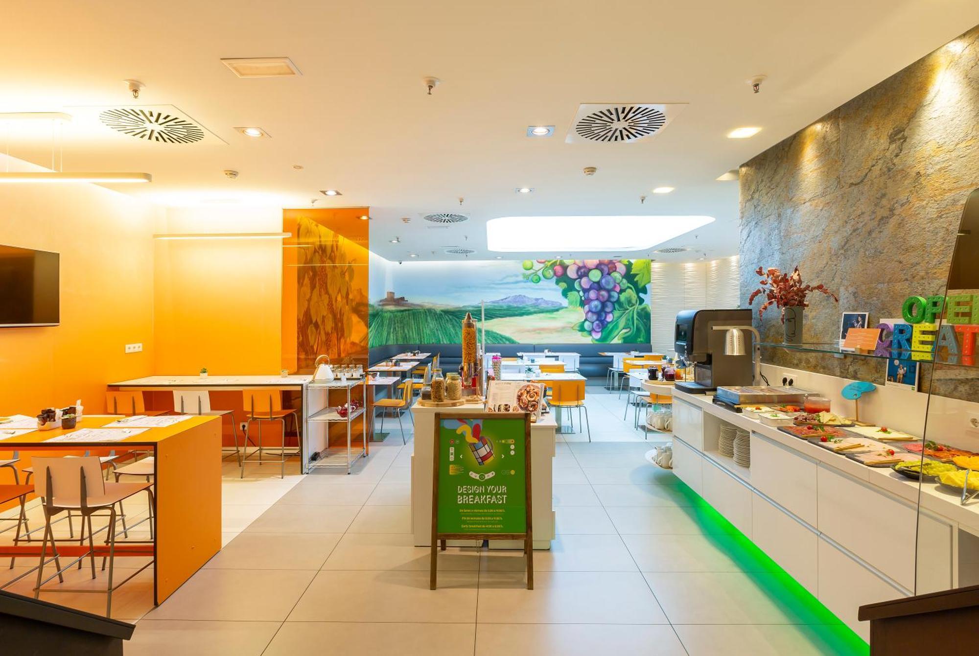 Отель Ibis Styles Madrid Prado Экстерьер фото