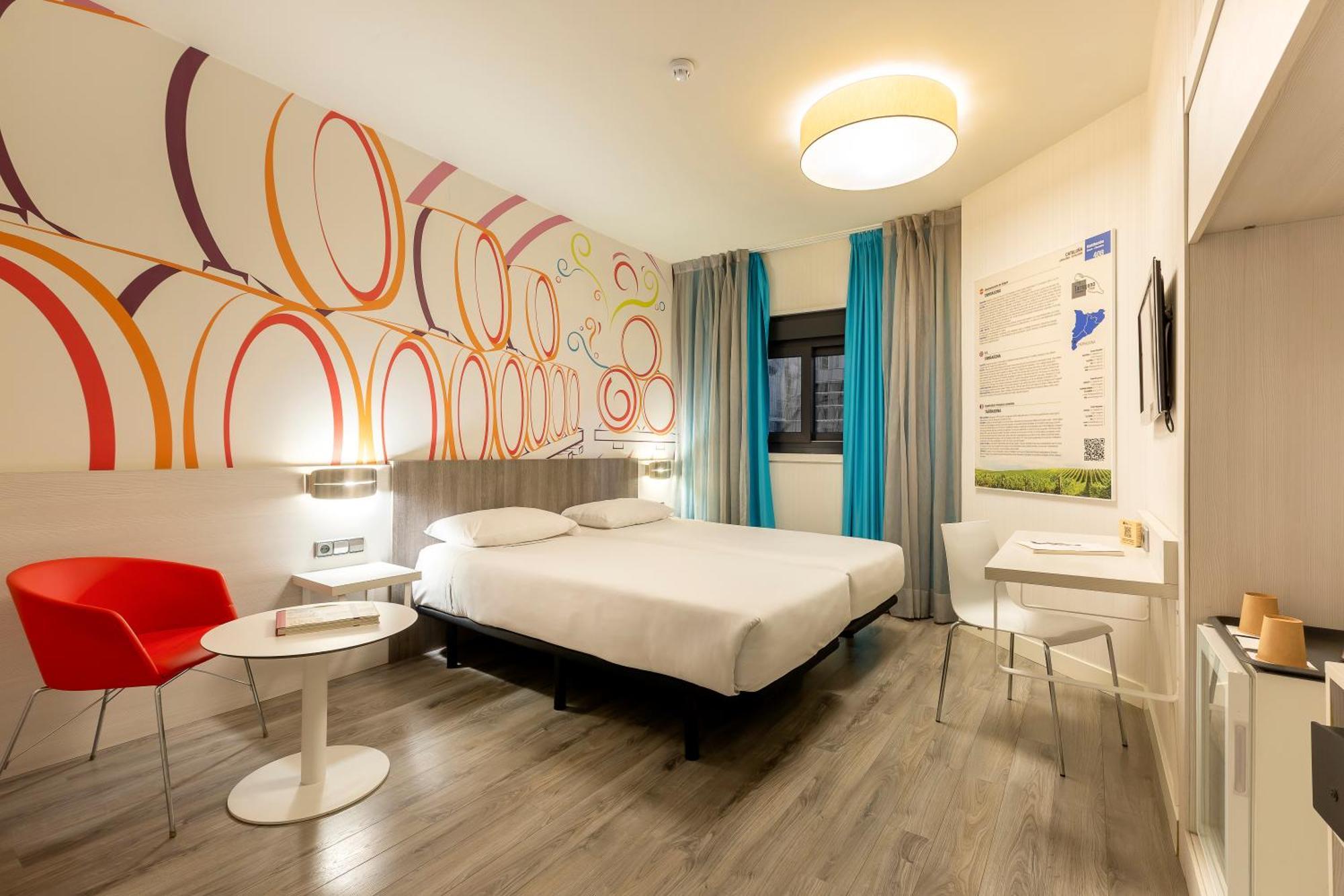 Отель Ibis Styles Madrid Prado Экстерьер фото