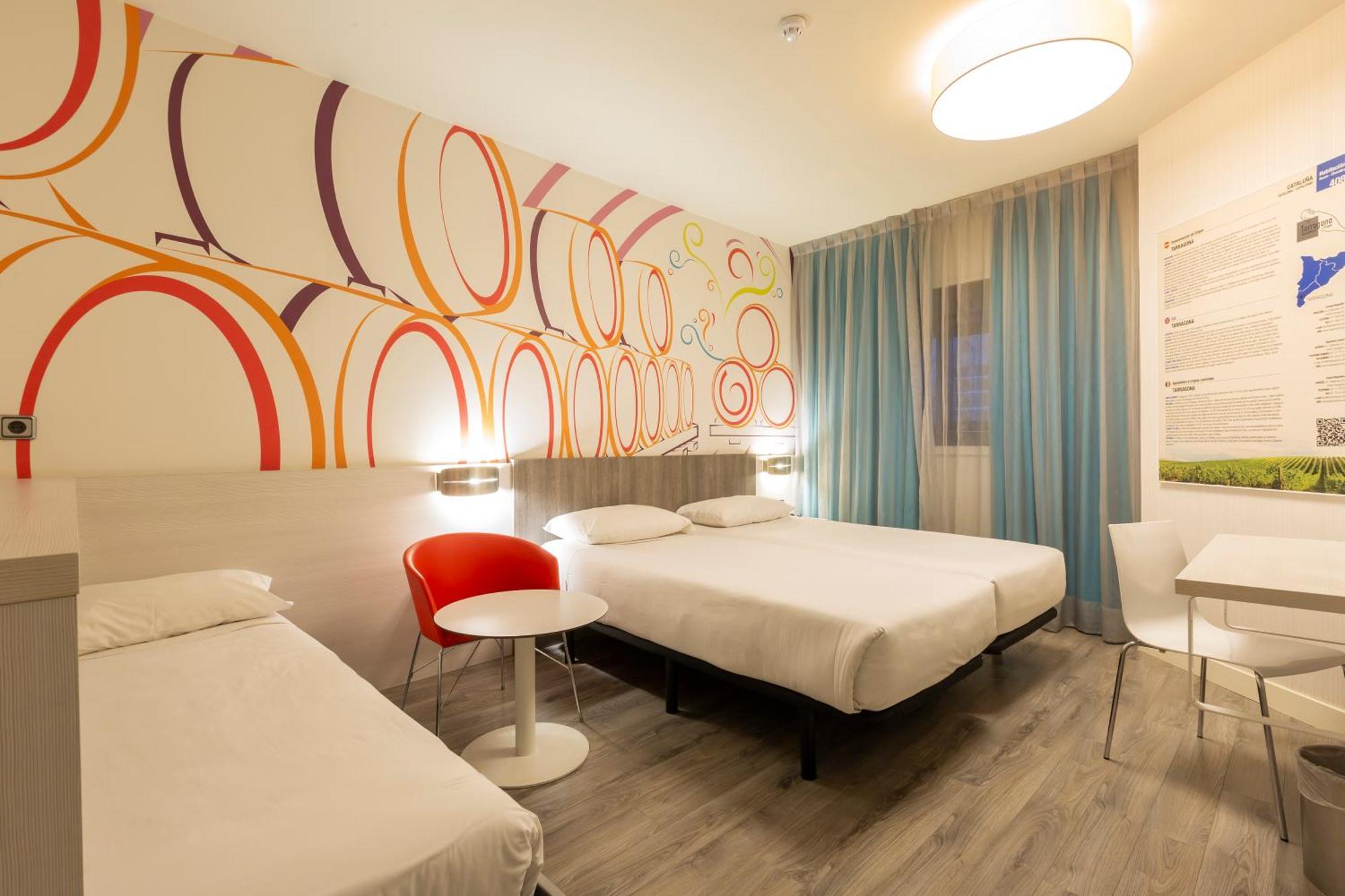 Отель Ibis Styles Madrid Prado Экстерьер фото