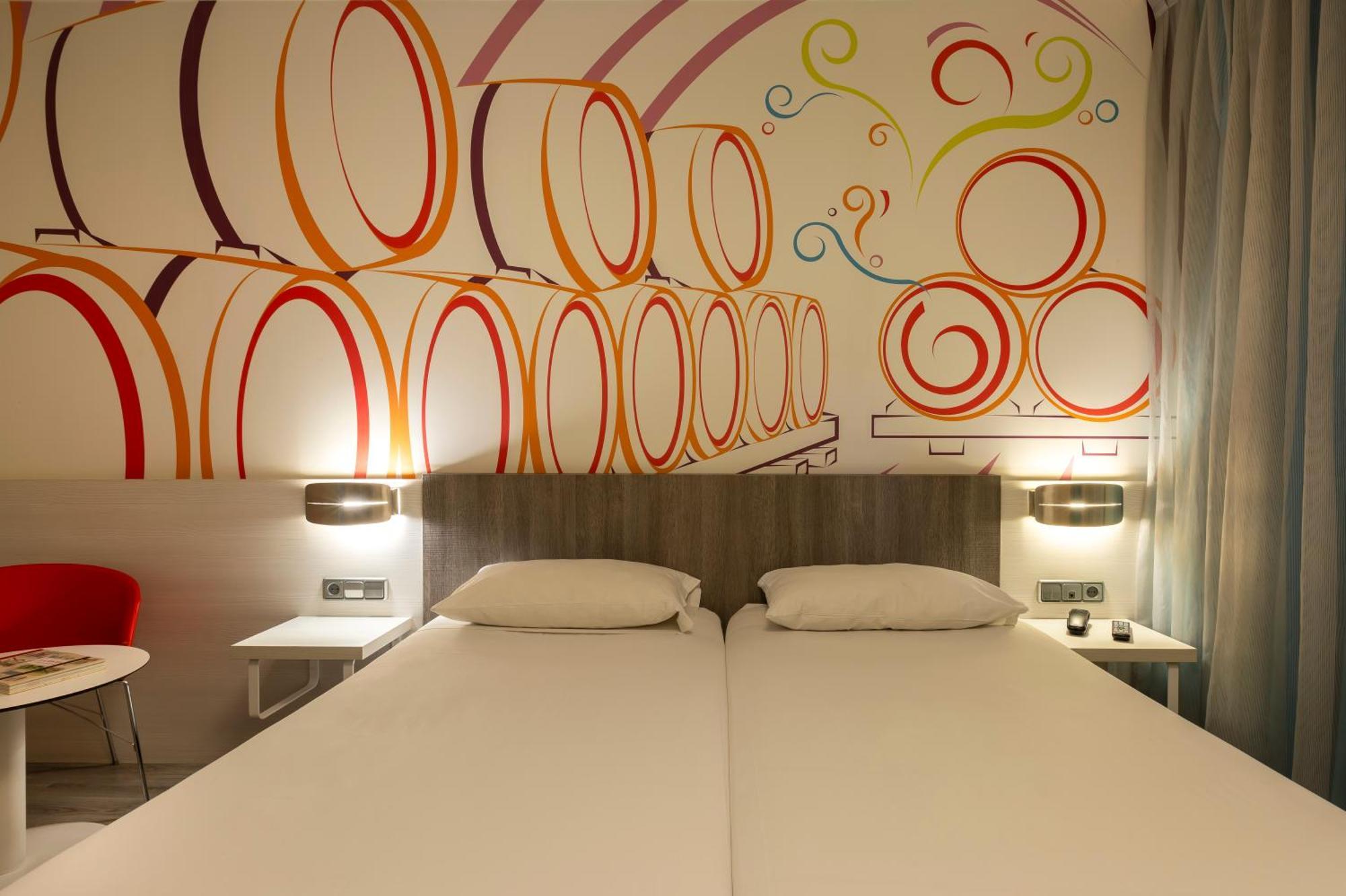 Отель Ibis Styles Madrid Prado Экстерьер фото