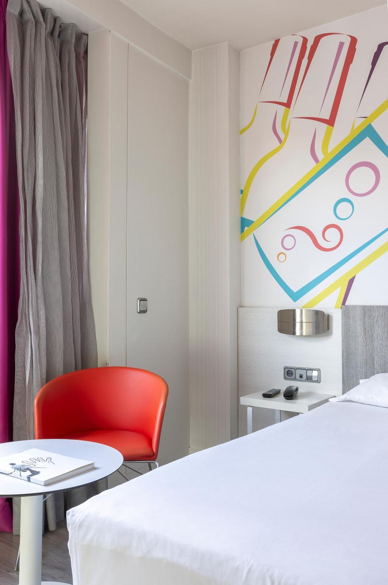 Отель Ibis Styles Madrid Prado Экстерьер фото