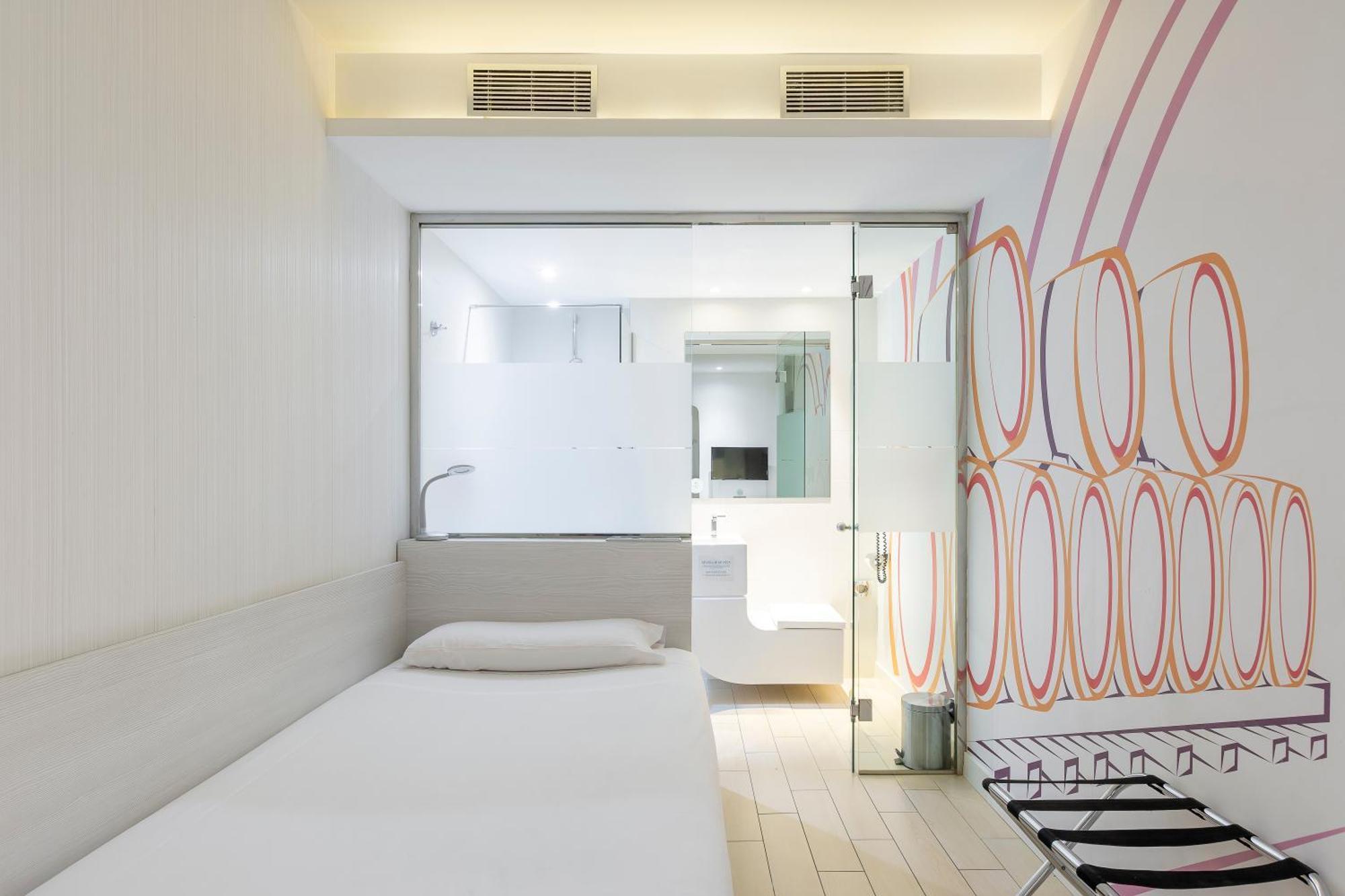 Отель Ibis Styles Madrid Prado Экстерьер фото