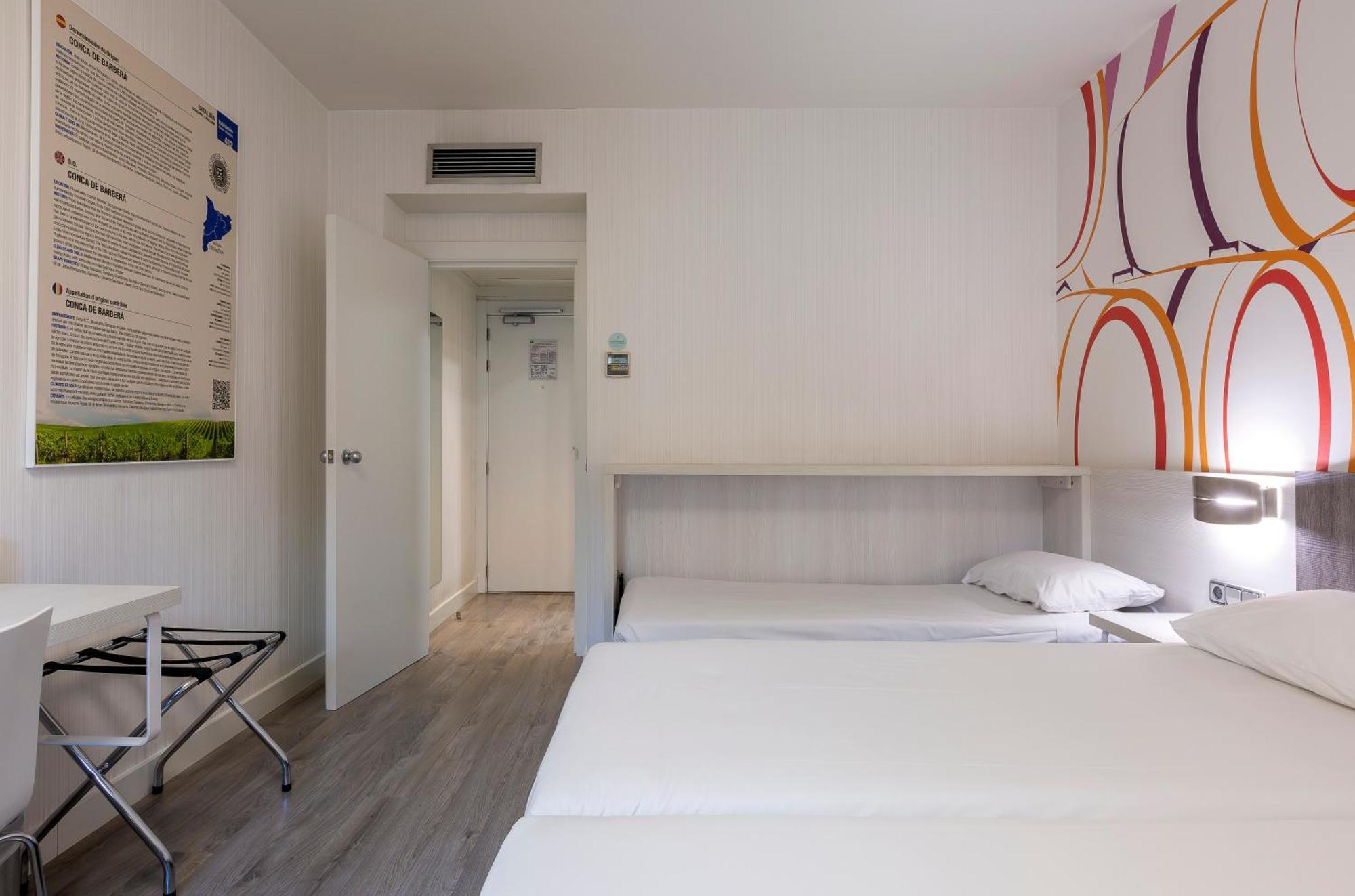 Отель Ibis Styles Madrid Prado Экстерьер фото