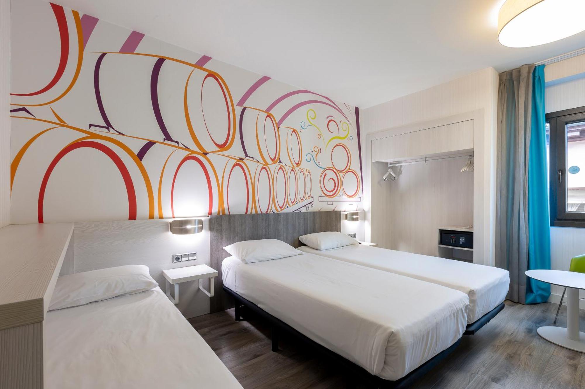 Отель Ibis Styles Madrid Prado Экстерьер фото