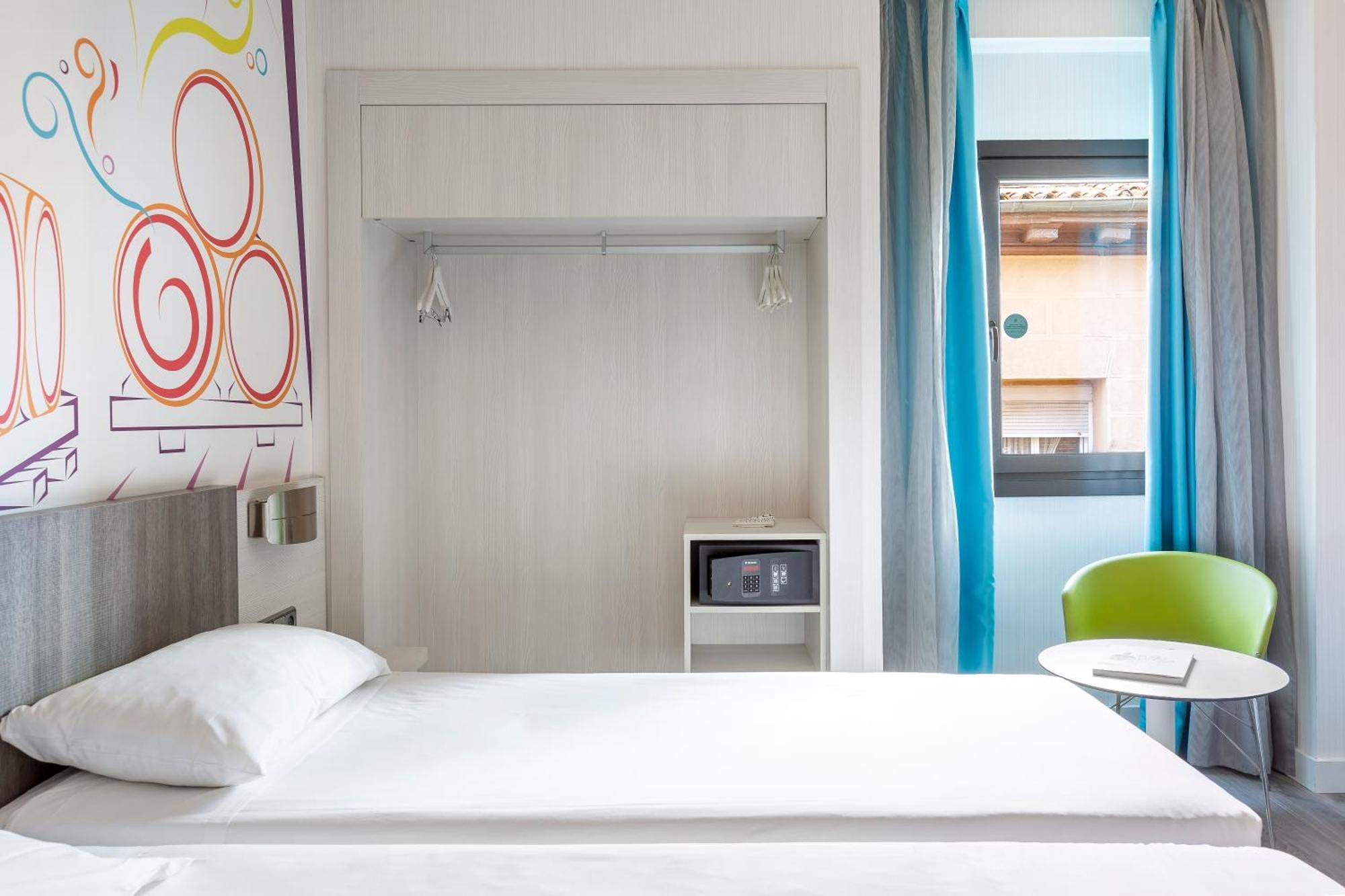 Отель Ibis Styles Madrid Prado Экстерьер фото