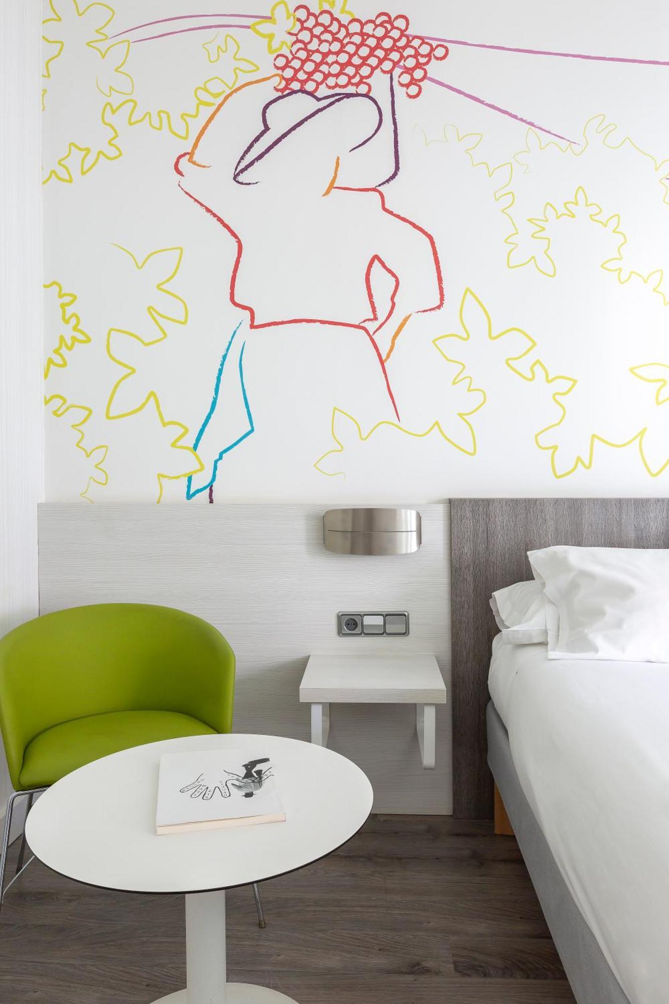 Отель Ibis Styles Madrid Prado Экстерьер фото